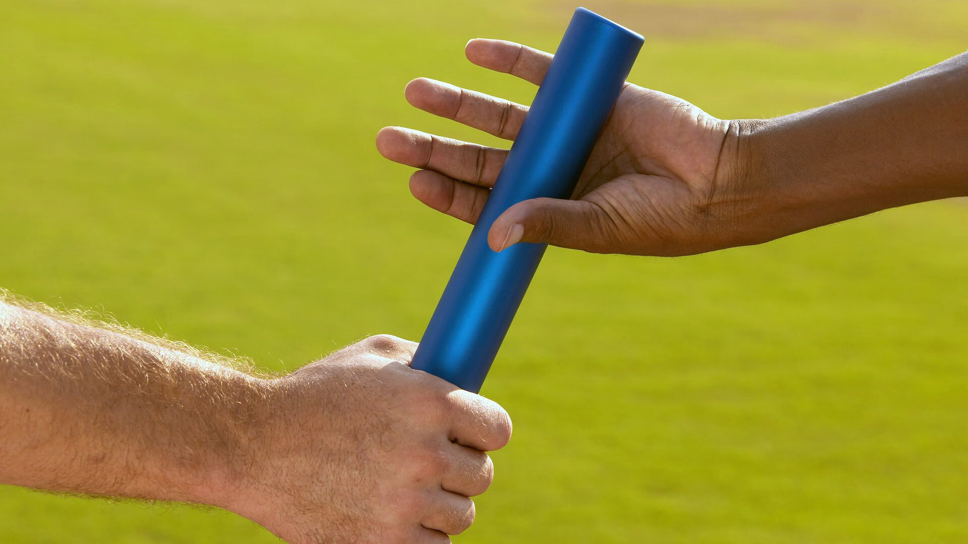 中外足球交流活动频繁，促进互学互鉴，中西方传统足球文化比较