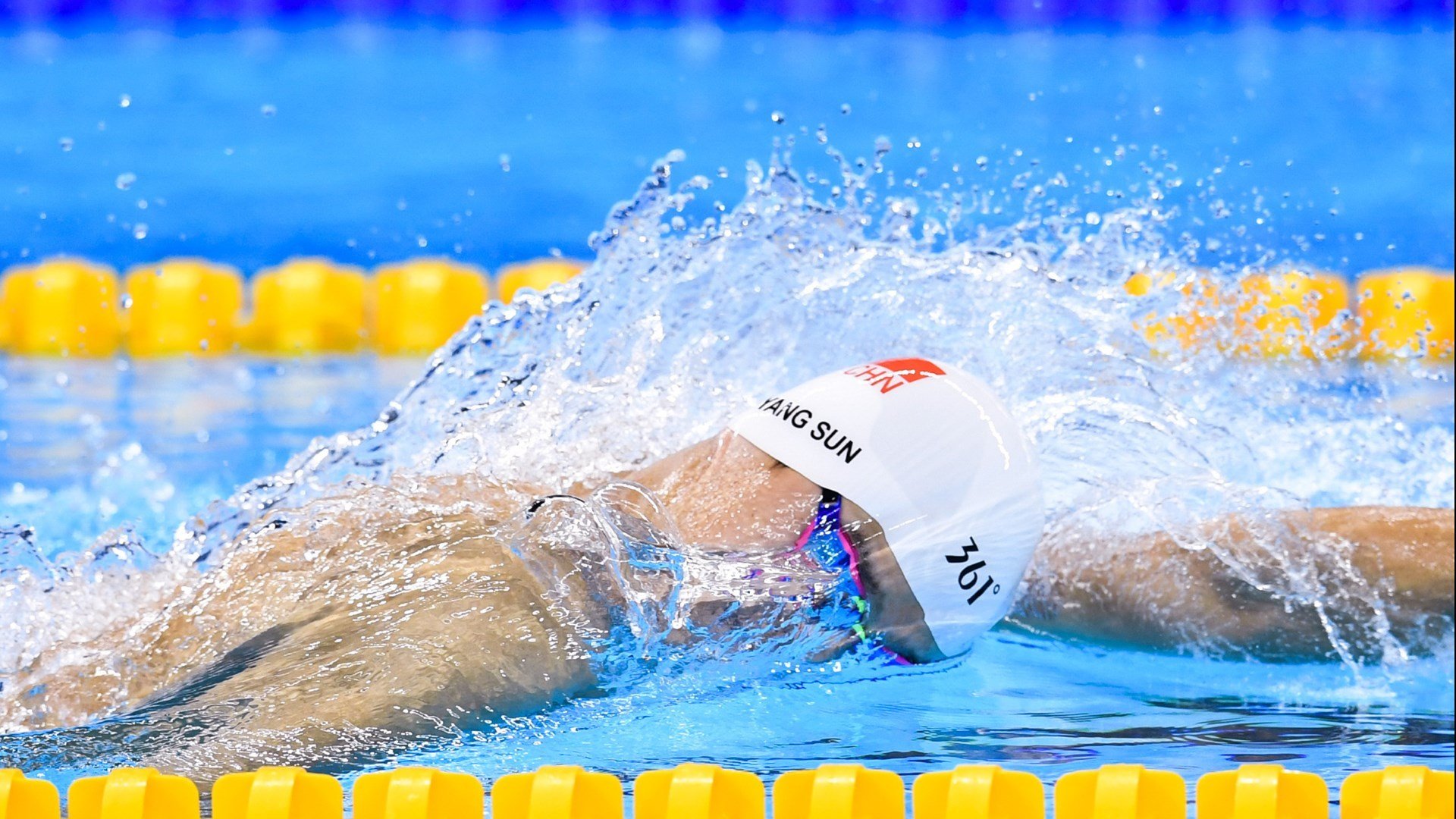 篮下争夺激烈：北京队篮板抢到48个，攻守两端占优，北京篮球吧